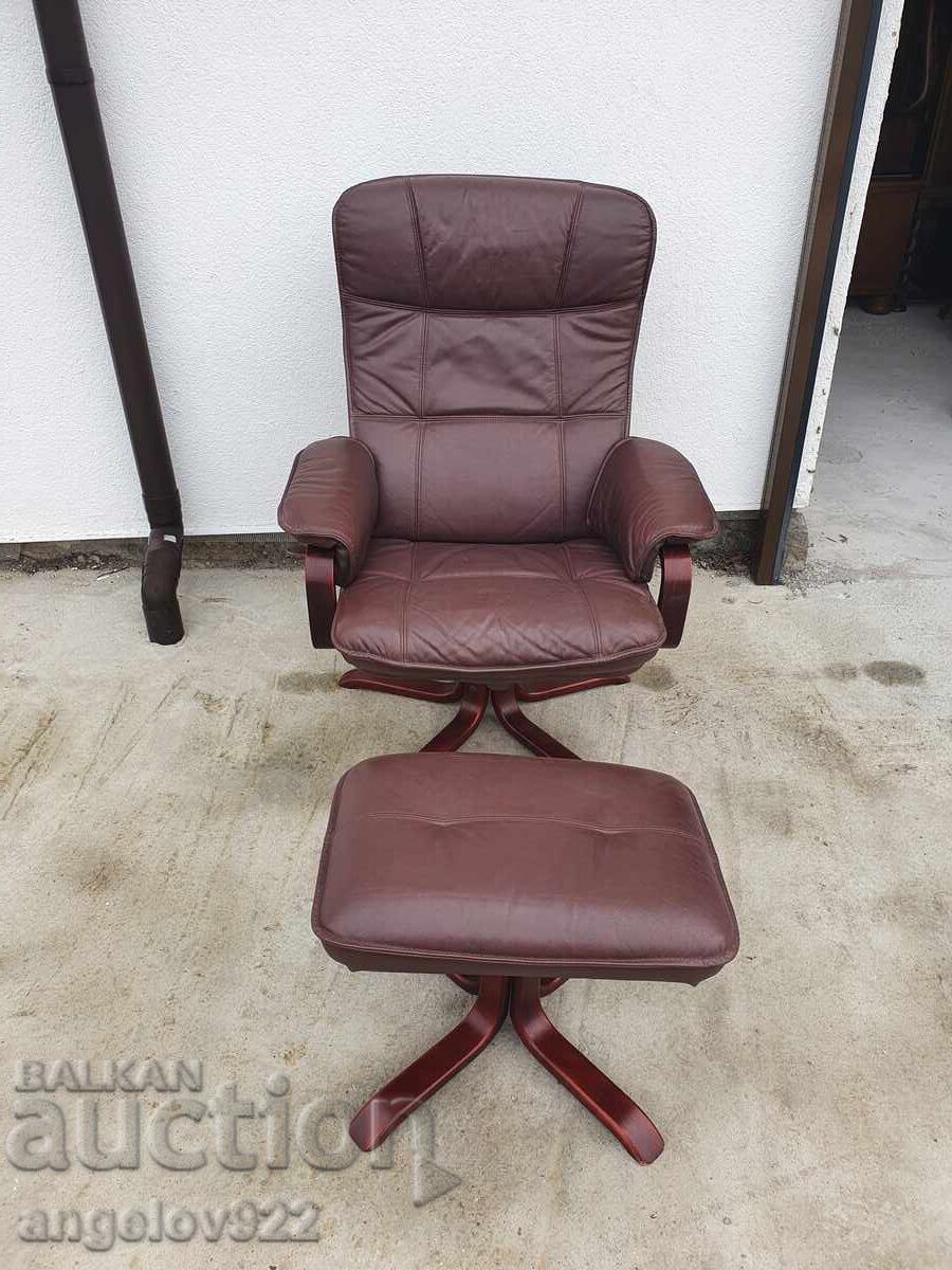 Taburetă și fotoliu cu opțiune de dormit din piele naturală!!! cu preț 0.01 BGN | € 0.01