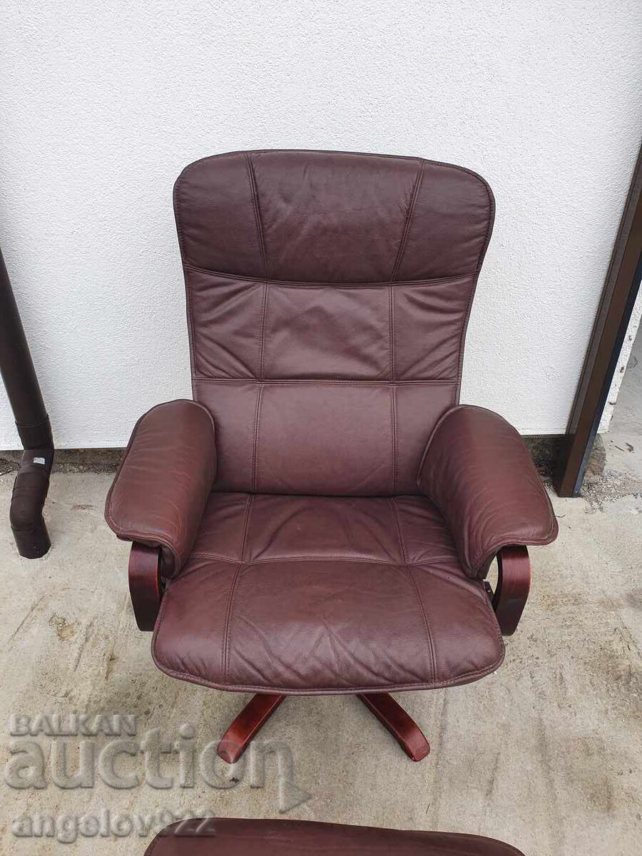 Licitație Taburetă și fotoliu cu opțiune de dormit din piele naturală!!!