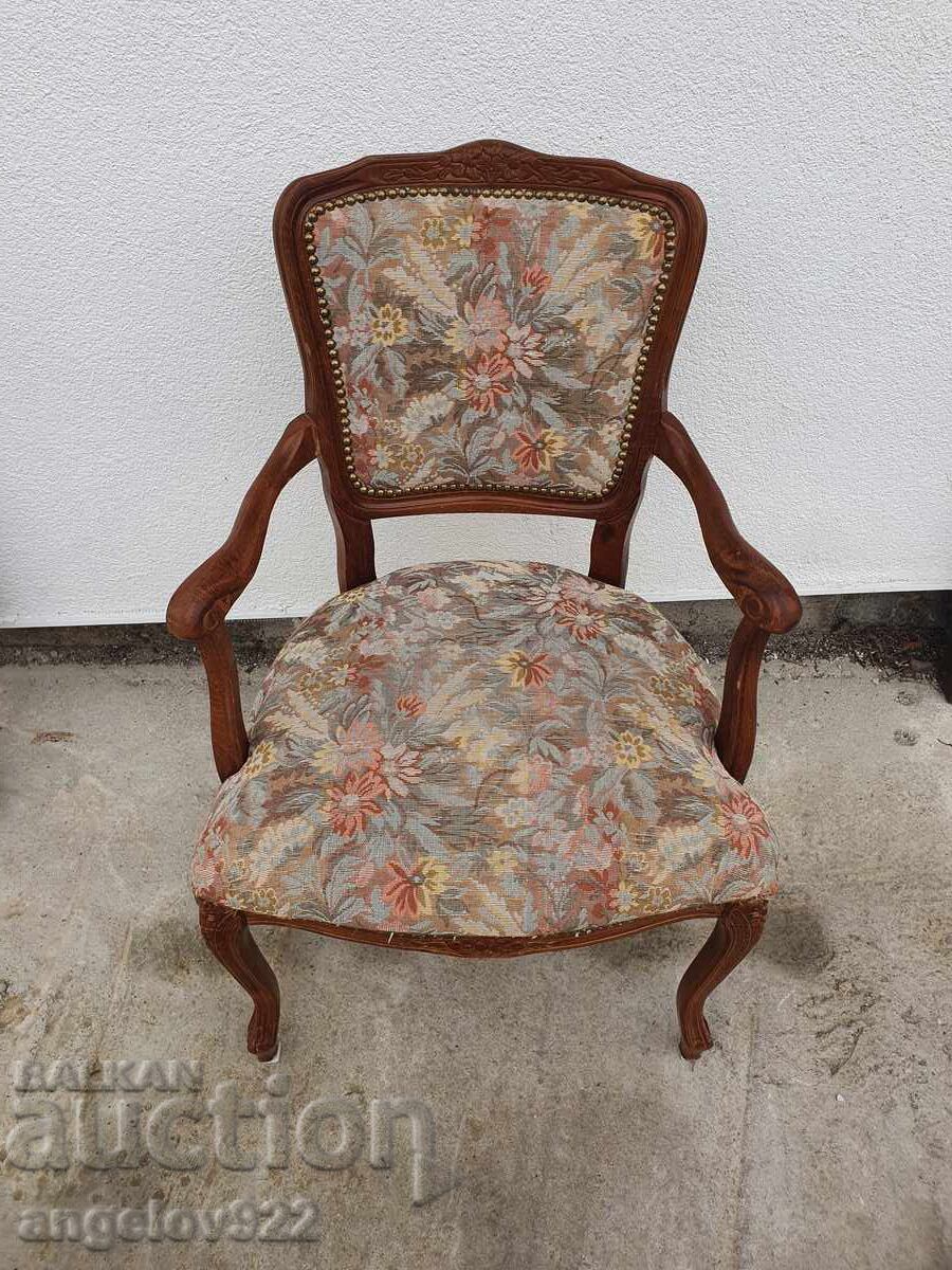 Scaun vintage din lemn masiv, frumos!!! cu preț 0.01 BGN | € 0.01