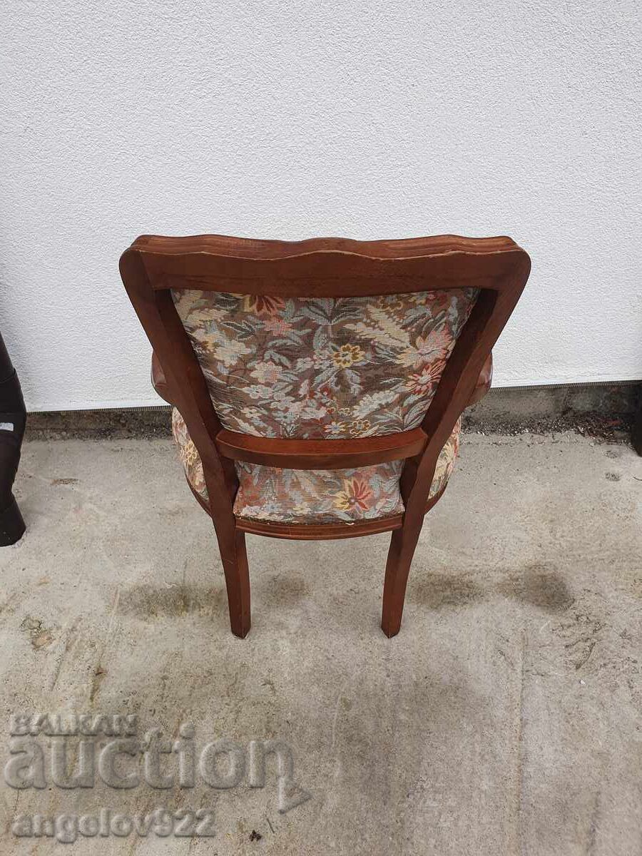 Livrarea Scaun vintage din lemn masiv, frumos!!!