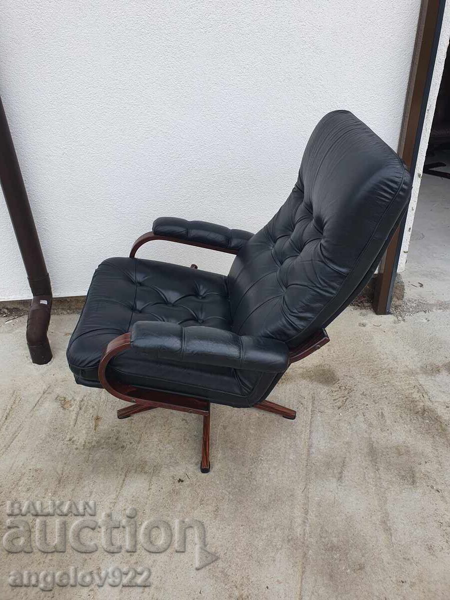 Аукцион Красив фотьойл с естествена кожа!!!