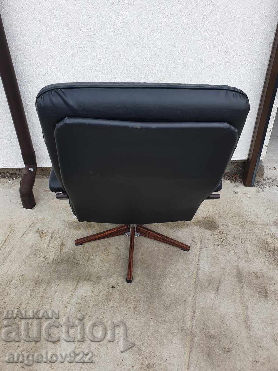 Доставка на Красив фотьойл с естествена кожа!!!