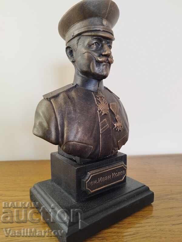 Бюст на ген. Иван Колев с цена 85.00 лв. | € 43.46