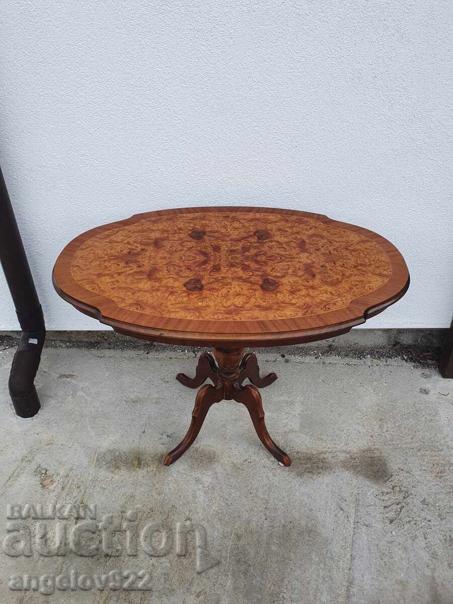 Livrarea Masă vintage frumoasă din lemn cu intarsii!!! Livrarea Masă vintage frumoasă din lemn cu intarsii!!!