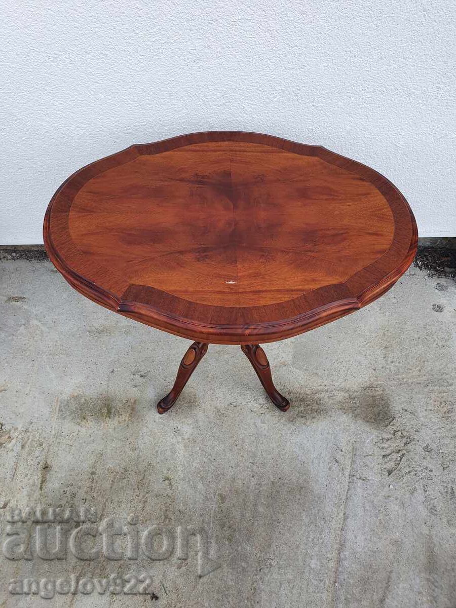 Măsuță de lemn vintage frumoasă, masivă!!! cu preț 0.01 BGN | € 0.01