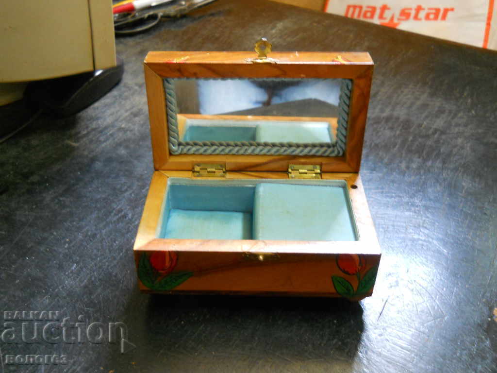 Auction Wooden music box for jewelry - Switzerland Auction Wooden music box for jewelry - Switzerland