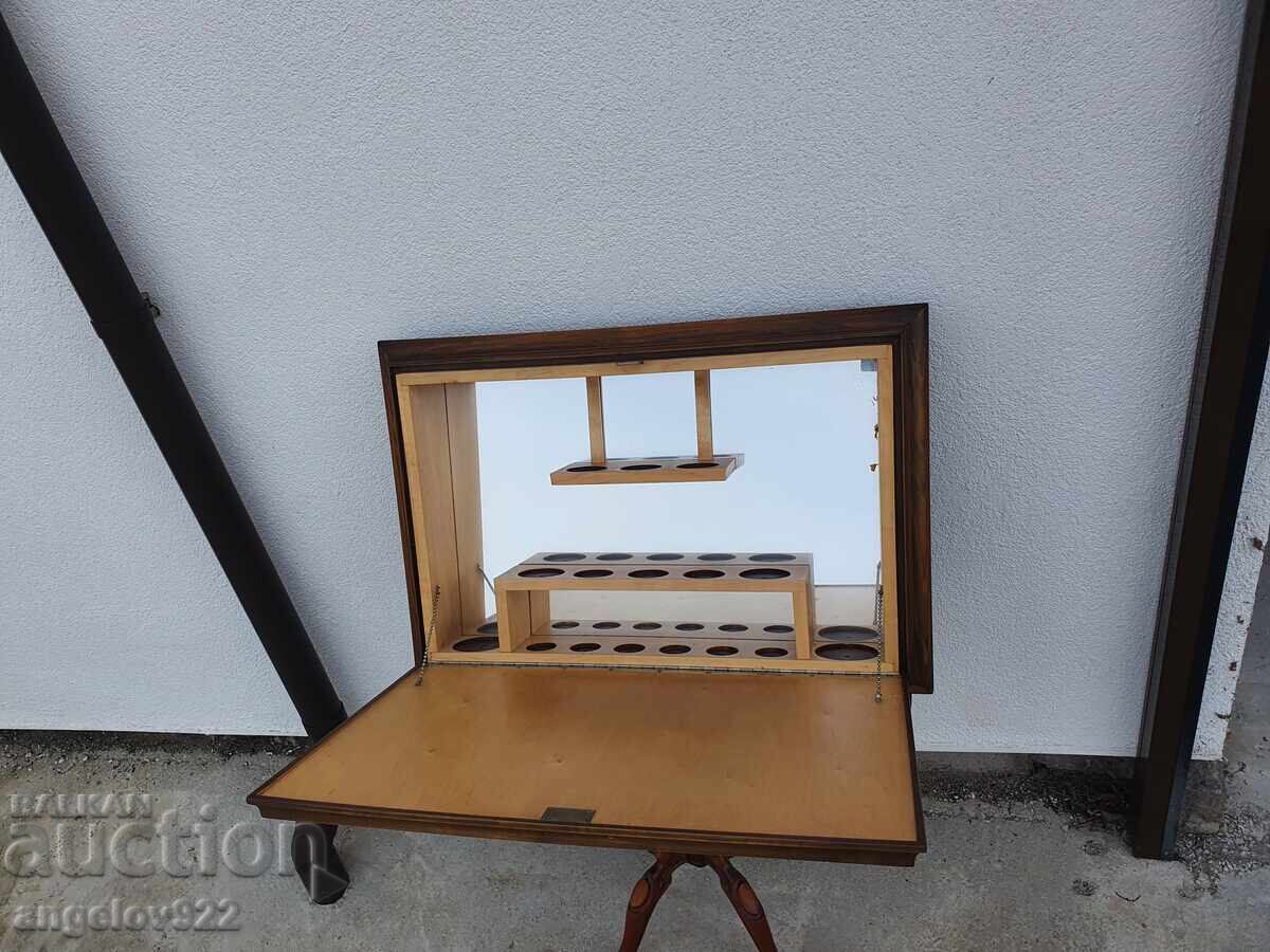 Όμορφη vintage ξύλινη ραφιέρα για μπουκάλια και ποτήρια!!! με τιμή 0.01 BGN | € 0.01 Όμορφη vintage ξύλινη ραφιέρα για μπουκάλια και ποτήρια!!! με τιμή 0.01 BGN | € 0.01