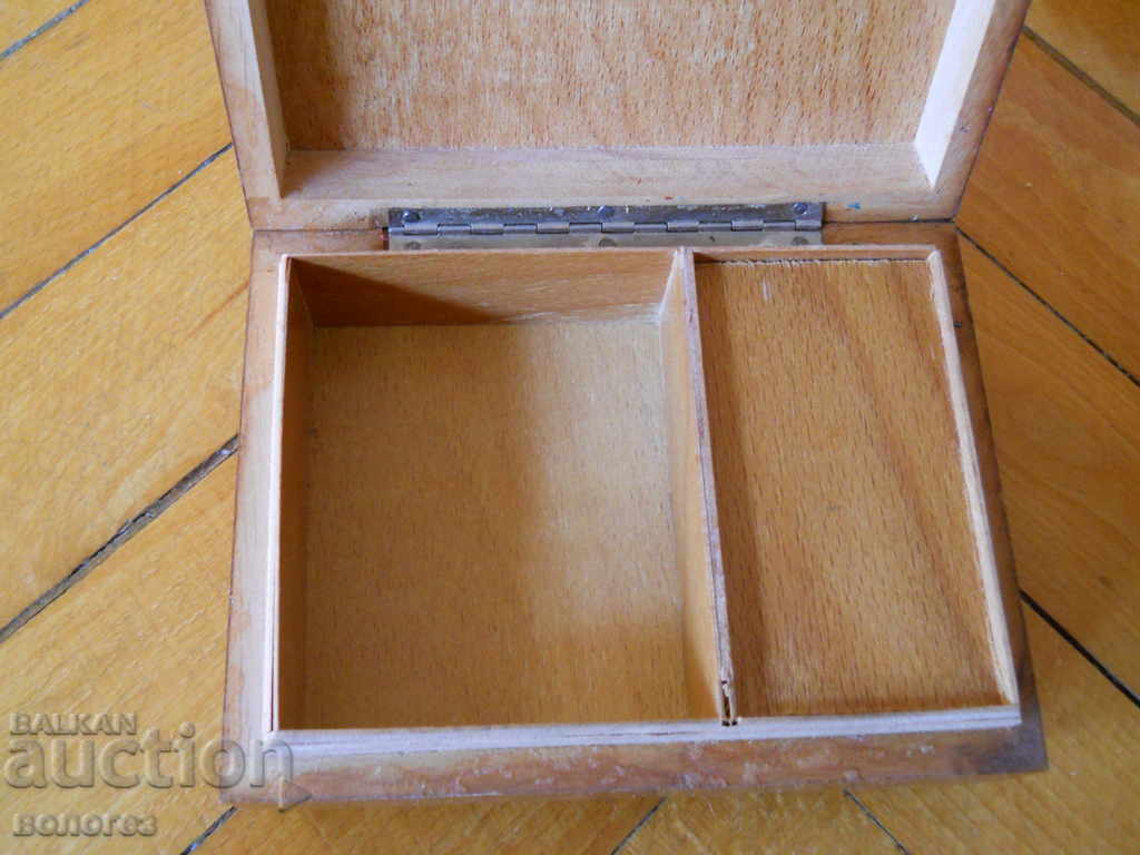 Auction  Wooden music box for jewelry - Switzerland