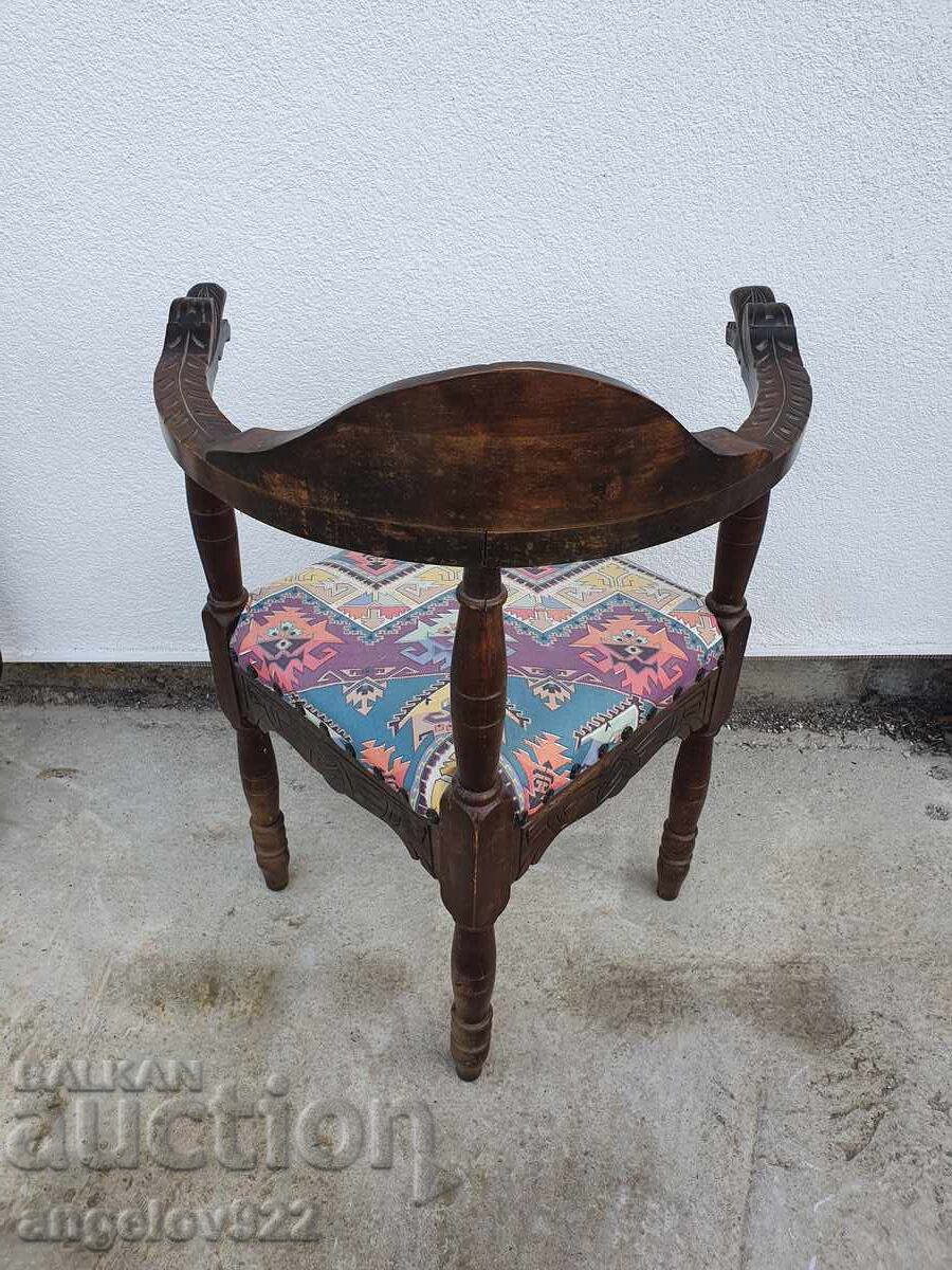 Παράδοση Όμορφο vintage ξύλινο γωνιακό σκαμπό μασίφ!!!