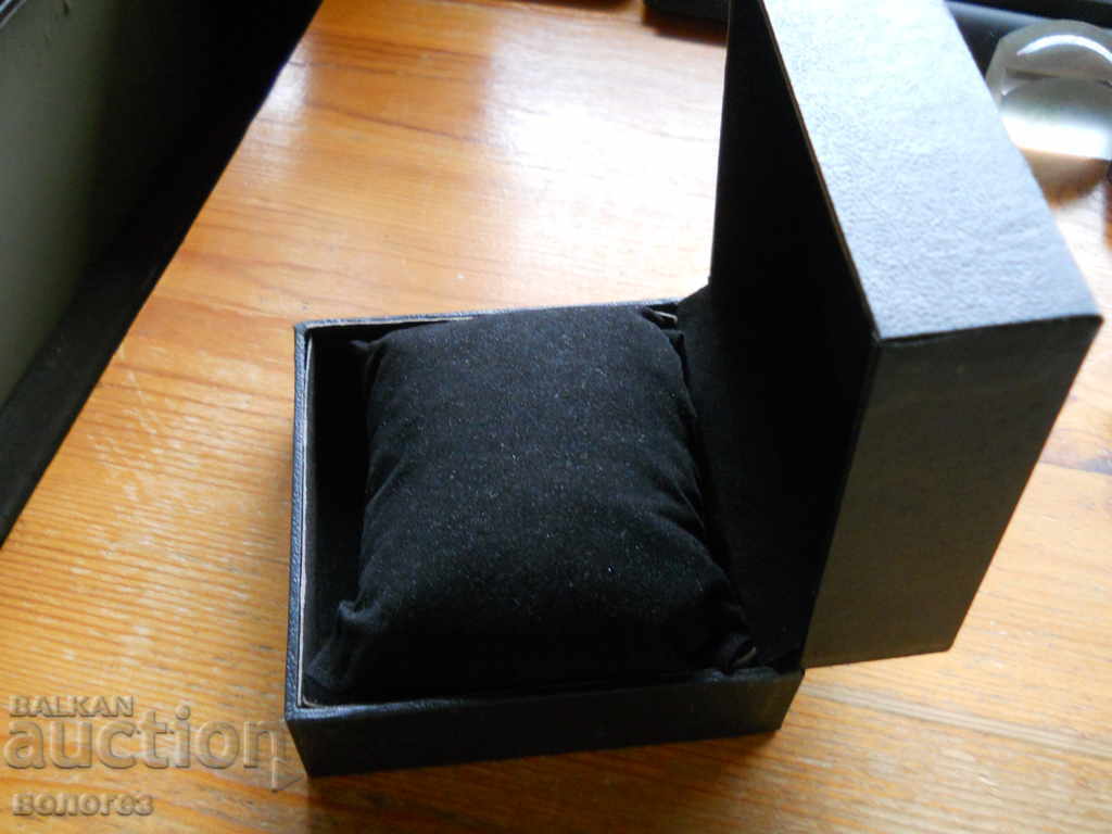 Луксозна кутия за часовник "Casio" с цена 8.00 лв. | € 4.09 Луксозна кутия за часовник "Casio" с цена 8.00 лв. | € 4.09