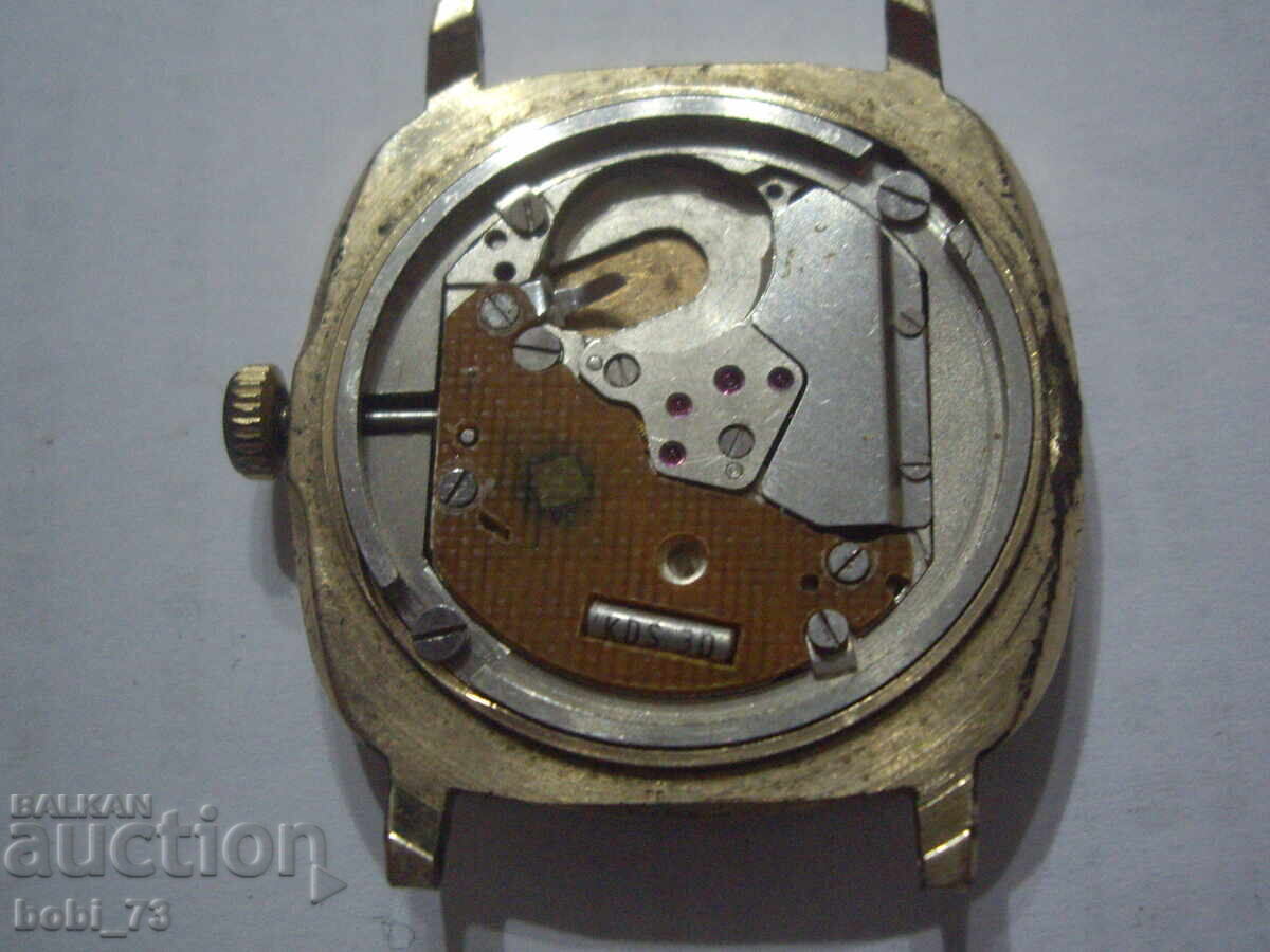 Аукцион Стар кварцов позлатен часовник.