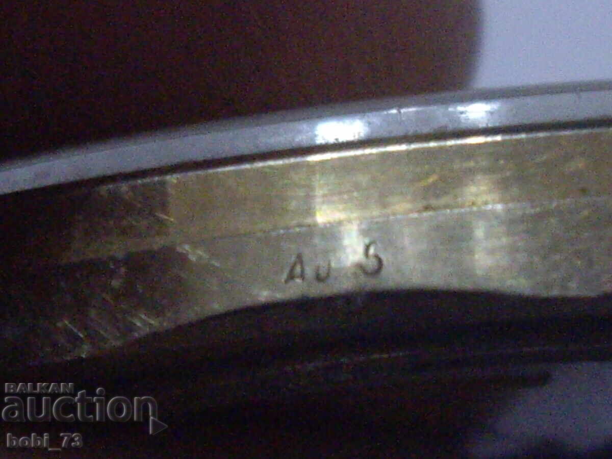 Доставка на Стар кварцов позлатен часовник.