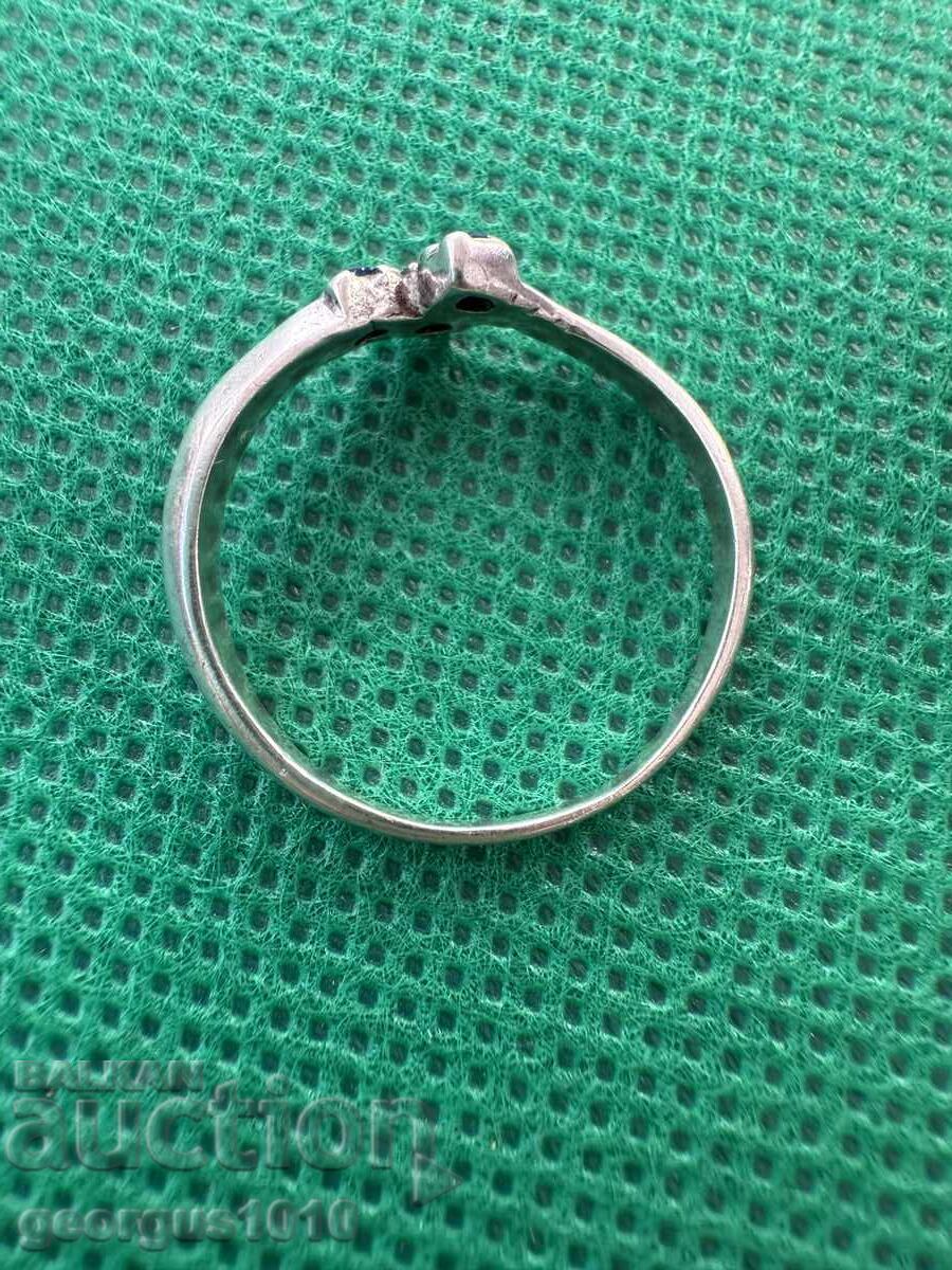 Delivery of Silver ring with sapphire №7672