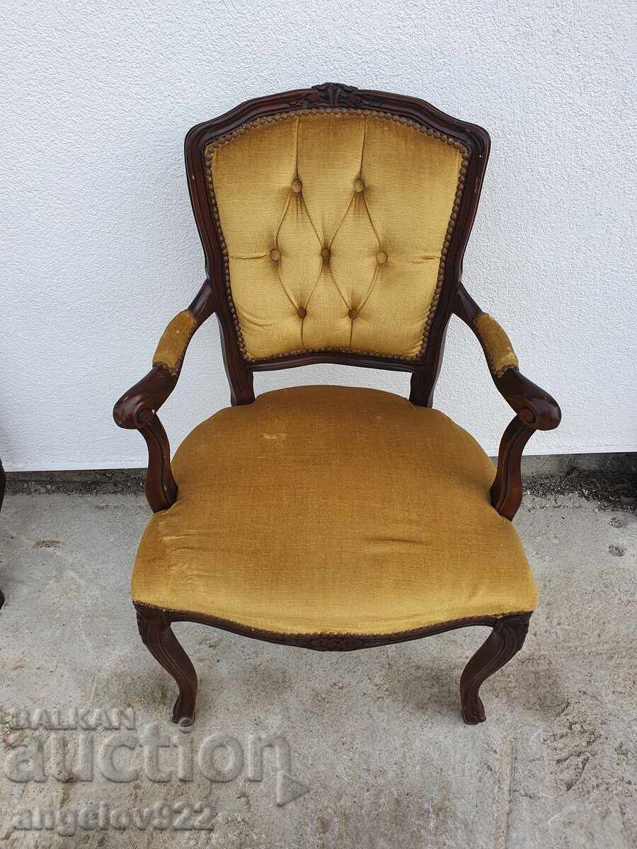 Красив винтидж дървен стол масив!!! с цена 1.50 лв. | € 0.77 Красив винтидж дървен стол масив!!! с цена 1.50 лв. | € 0.77