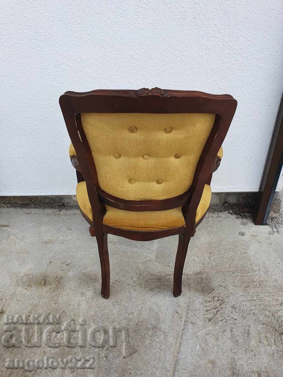 Доставка на Красив винтидж дървен стол масив!!! Доставка на Красив винтидж дървен стол масив!!!