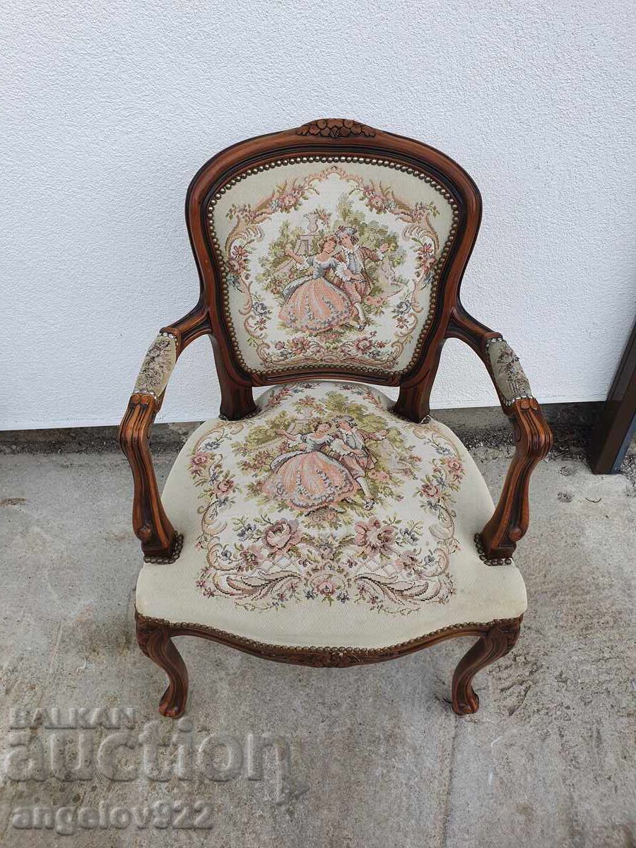 Scaun frumos vintage solid Romeo și Julieta! cu preț 0.01 BGN | € 0.01 Scaun frumos vintage solid Romeo și Julieta! cu preț 0.01 BGN | € 0.01