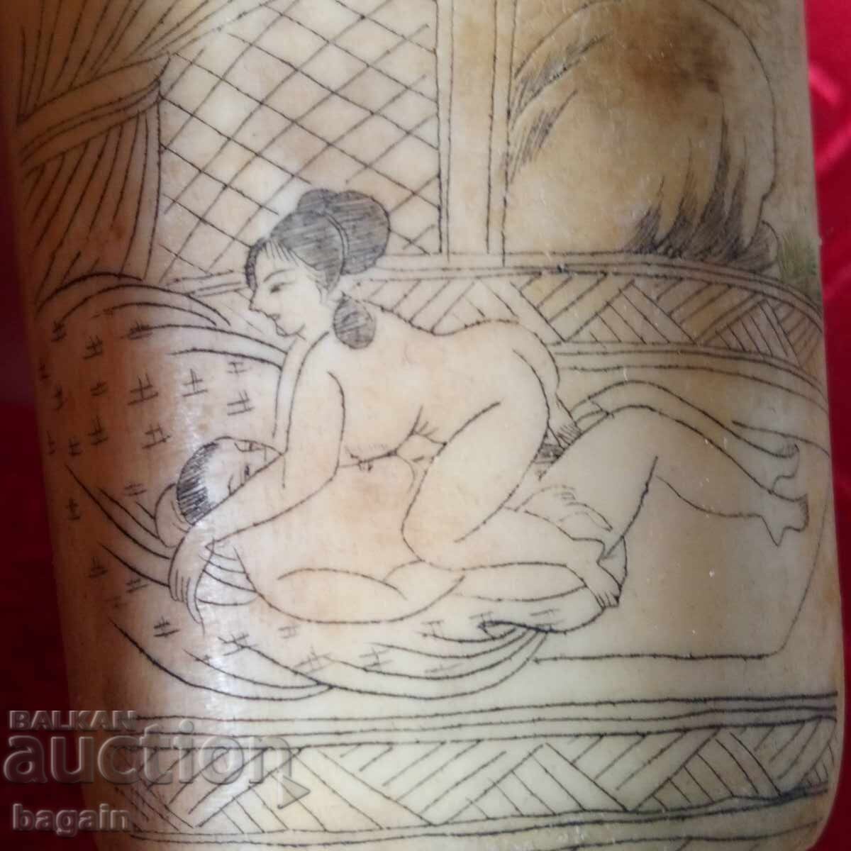 Delivery of Chinese erotica. Bone