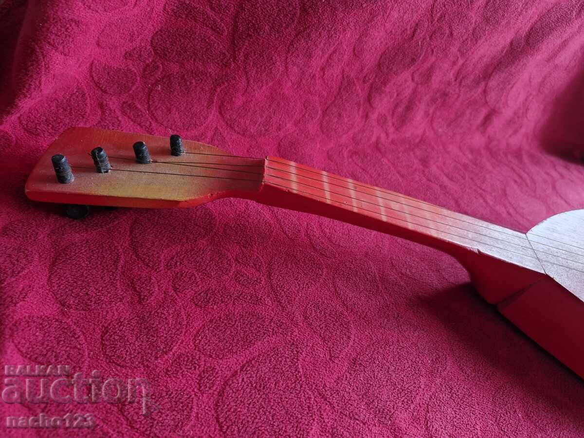 Delivery of Retro children's wooden guitar Delivery of Retro children's wooden guitar