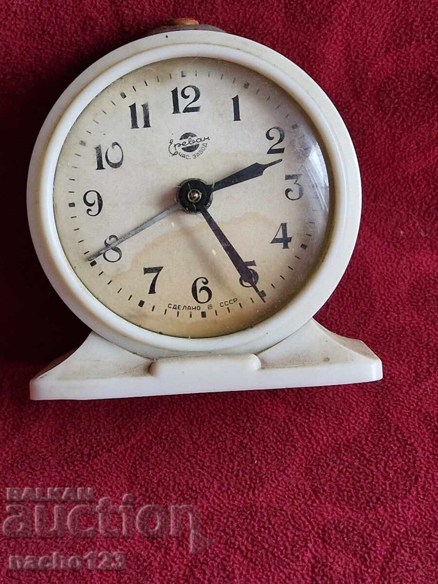Ceas deșteptător funcțional EREVAN-URSS cu preț € 9.20 | 17.99 BGN