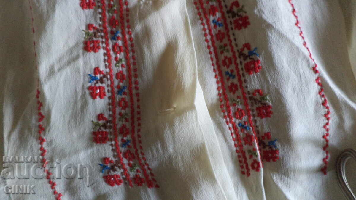 Licitație BLUZĂ DE DAMĂ CU BRODERIE