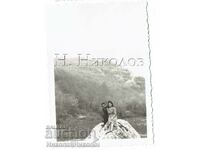 ΜΙΚΡΗ ΠΑΛΙΑ ΦΩΤΟΓΡΑΦΙΑ ΣΤΡΑΤΙΩΤΙΚΟΥ ΑΞΙΩΜΑΤΙΚΟΥ ΜΕ ΤΗ ΣΥΖΥΓΟ ΤΟΥ E634