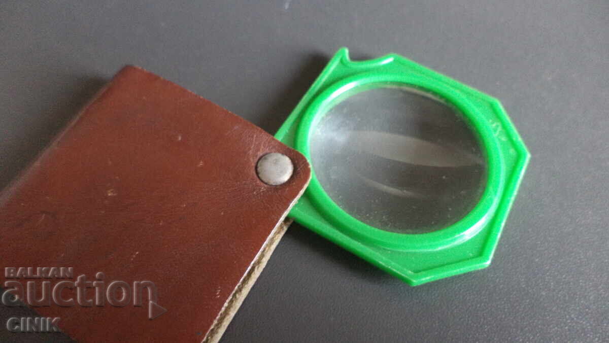 Auction  OLD COLLECTOR'S MAGNIFYING GLASS