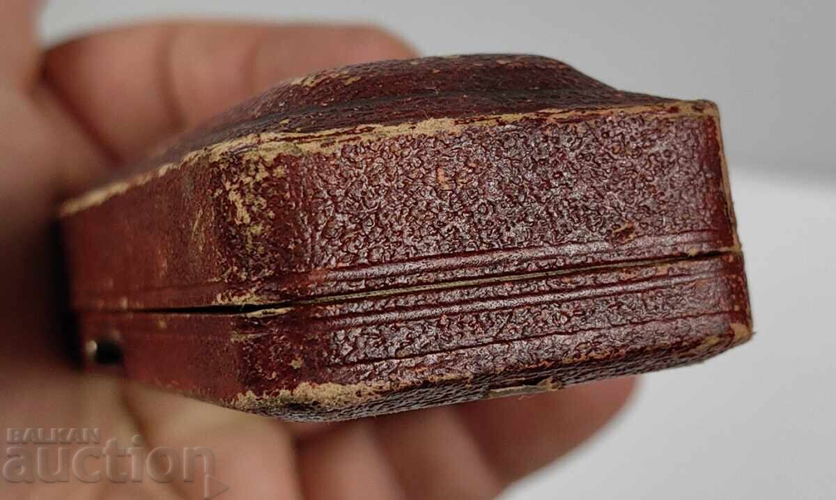 Доставка на СТАРА КУТИЯ КУТИЙКА