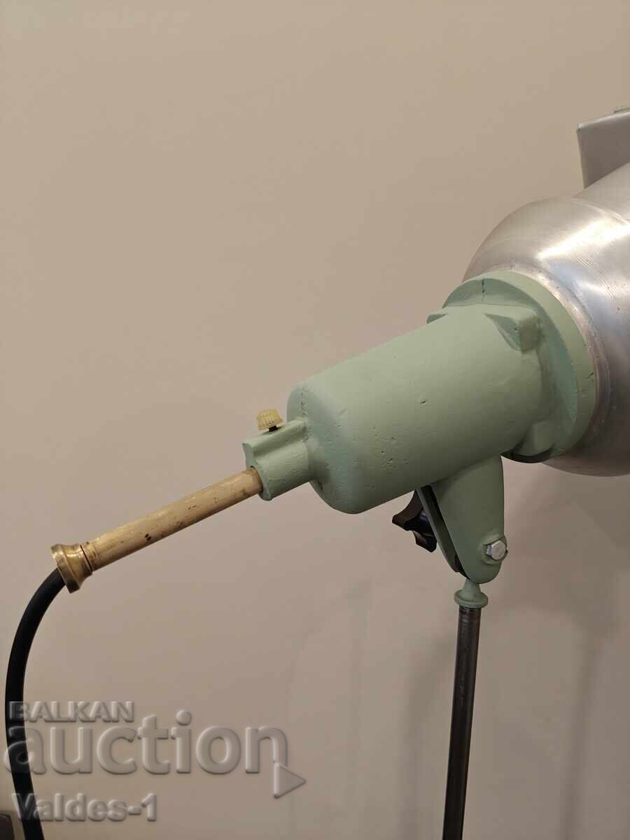 Auction  Vintage studio lighting