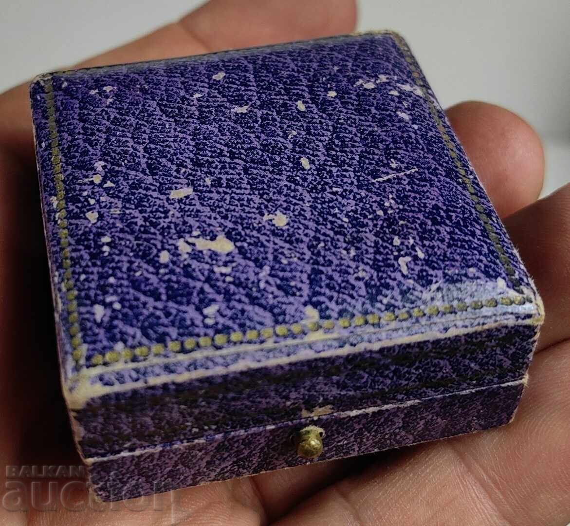 CUTIE VECHE CUTIUȚĂ