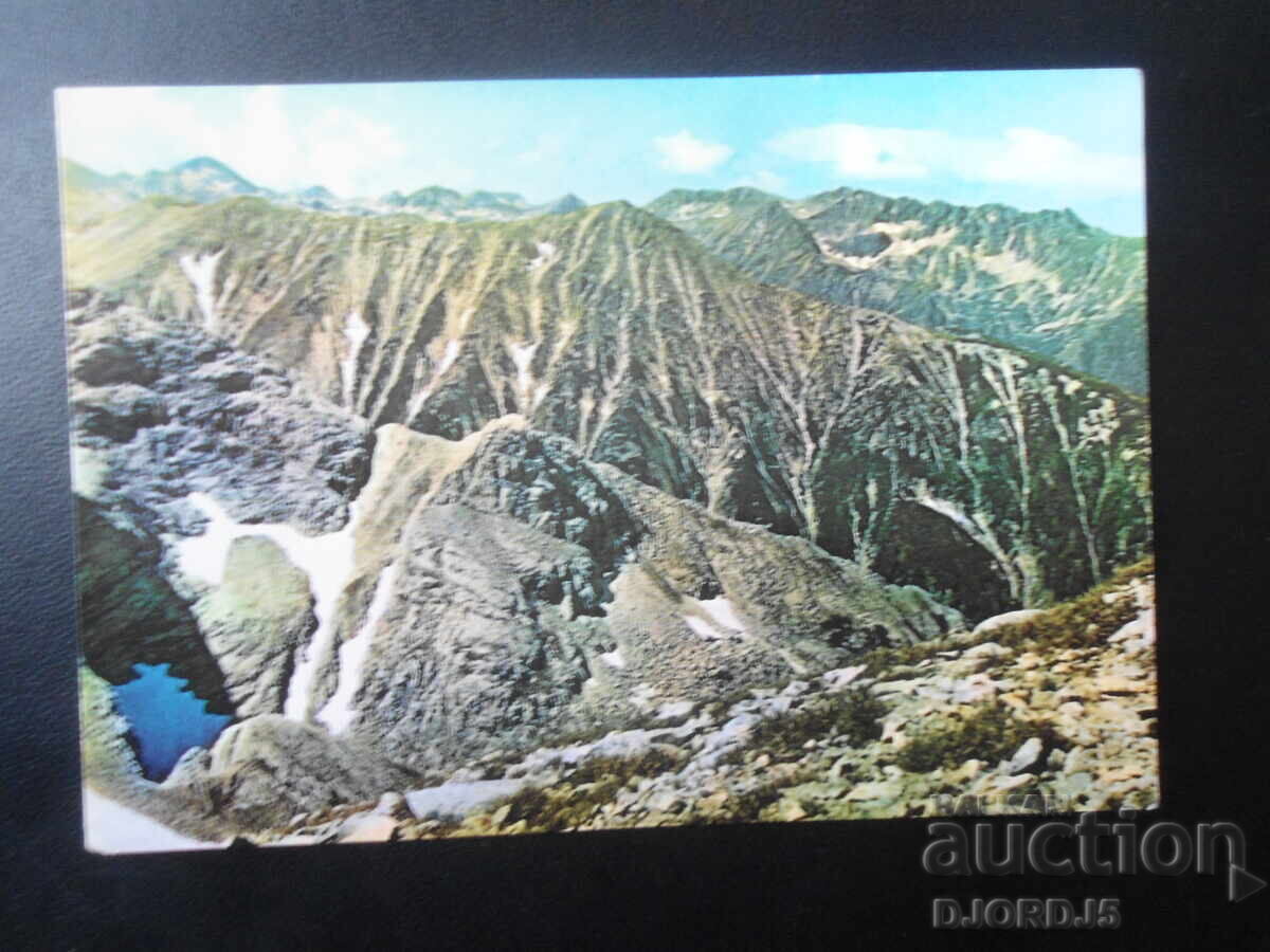 PIRIN. Privire de pe vârful Vihren spre vârful Todorka și Strajile