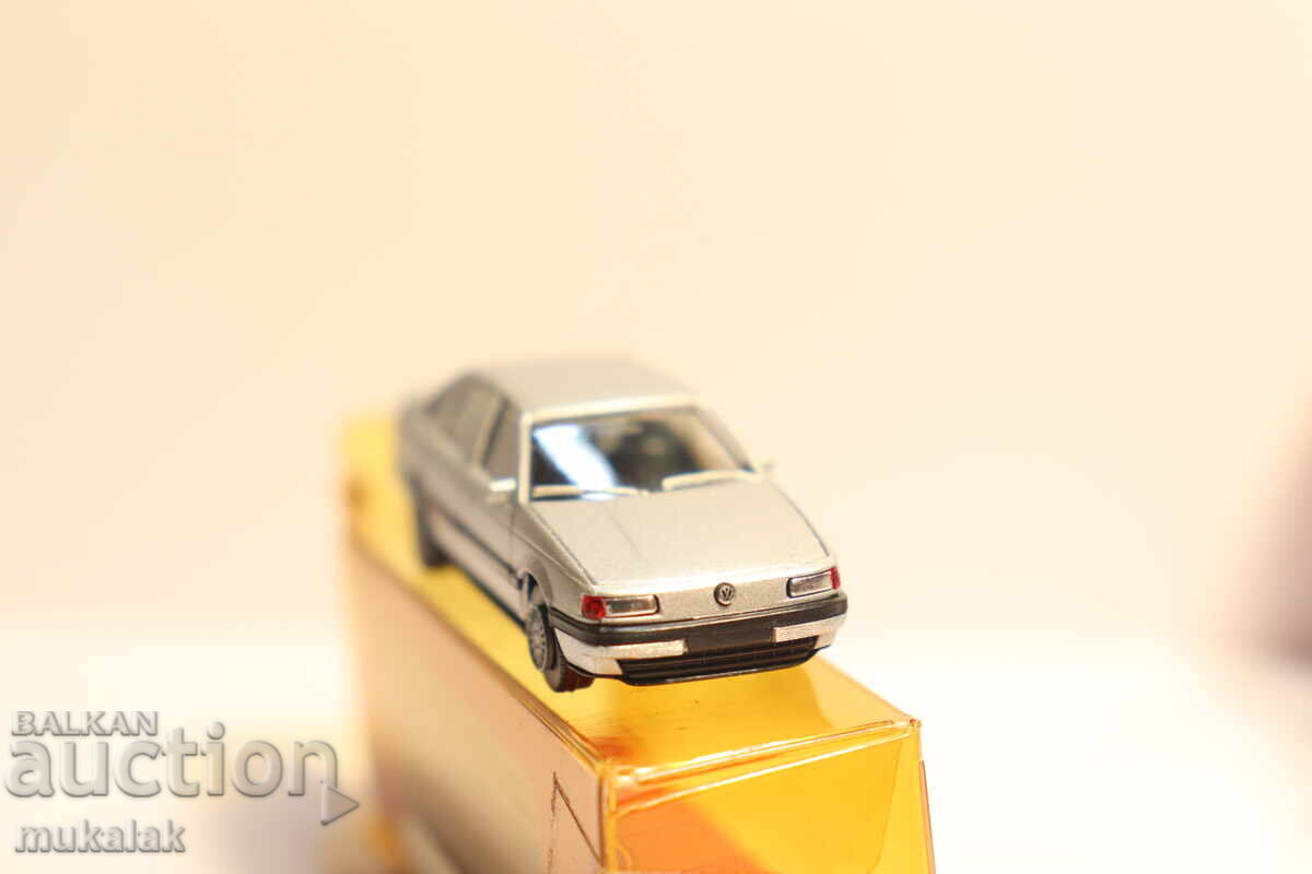 HERPA H0 1/87 VW PASSAT CAR TRUCK MODEL - 5