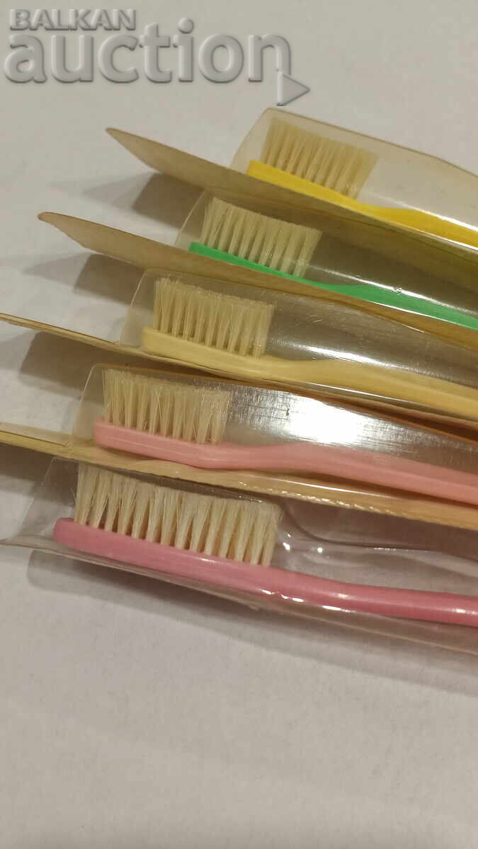 Четки за зъби 5 броя от 1989 г Четки за зъби 5 броя от 1989 г