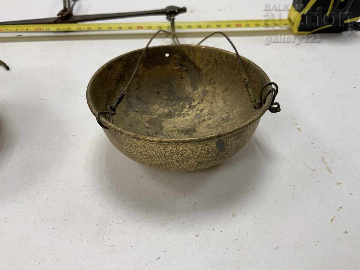 Licitație Balanta veche de bijuterie/farmacie, pana la 200 de grame Licitație Balanta veche de bijuterie/farmacie, pana la 200 de grame