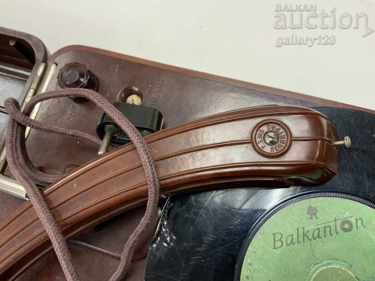 Παλιό γραμμόφωνο μπακελίτη με ρεύμα με τιμή 18.00 BGN | € 9.20