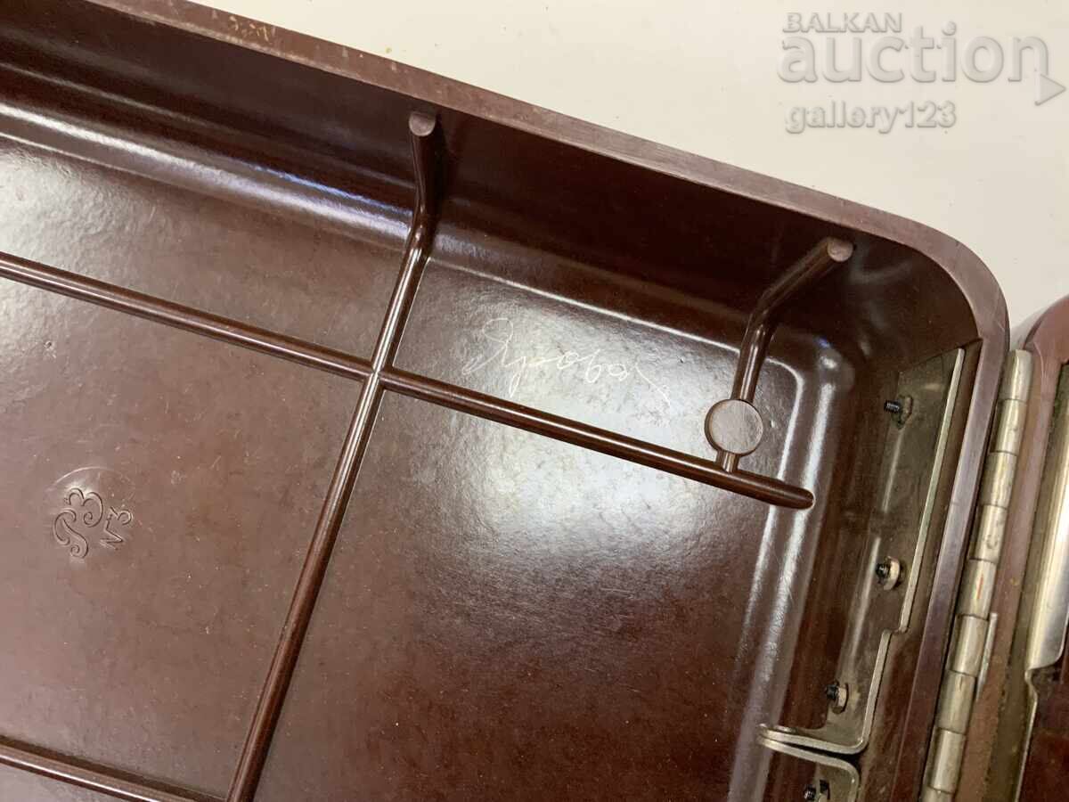 Παράδοση Παλιό γραμμόφωνο μπακελίτη με ρεύμα