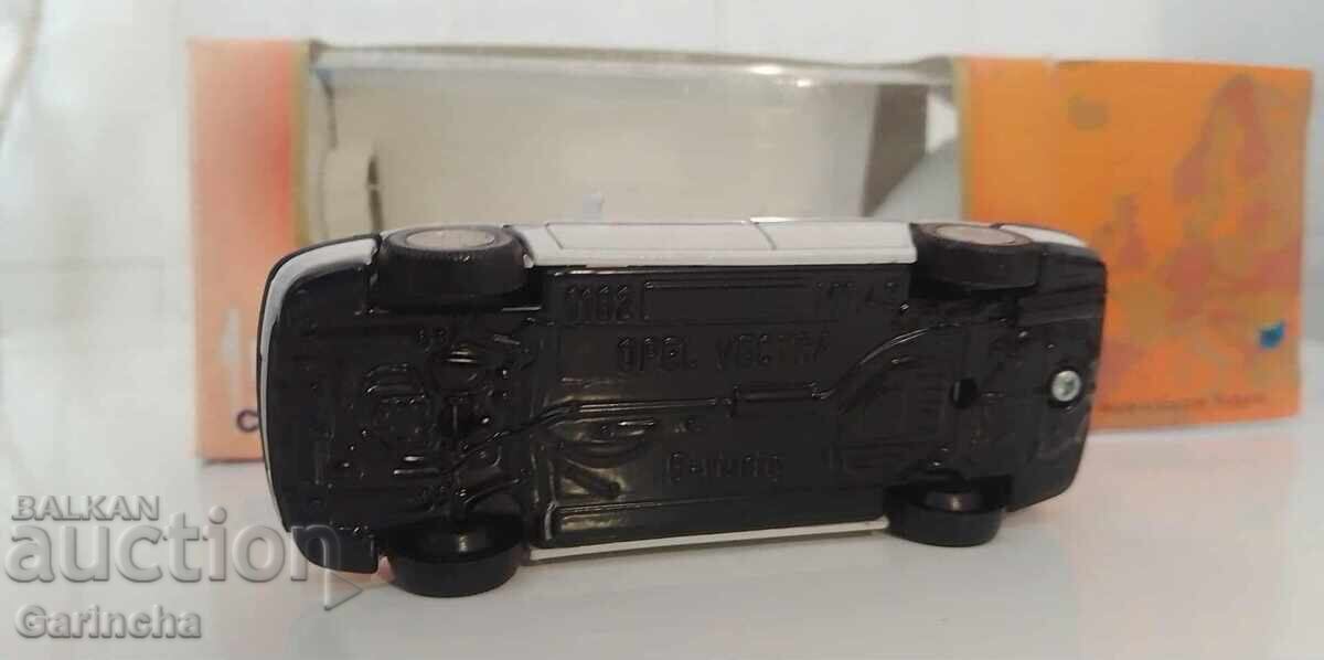 Delivery of Opel Vectra 1/43 Micro Bulgaria