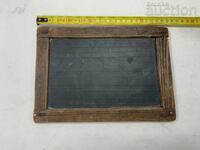 Placă de scris de școală, veche de 100 de ani, cu creion