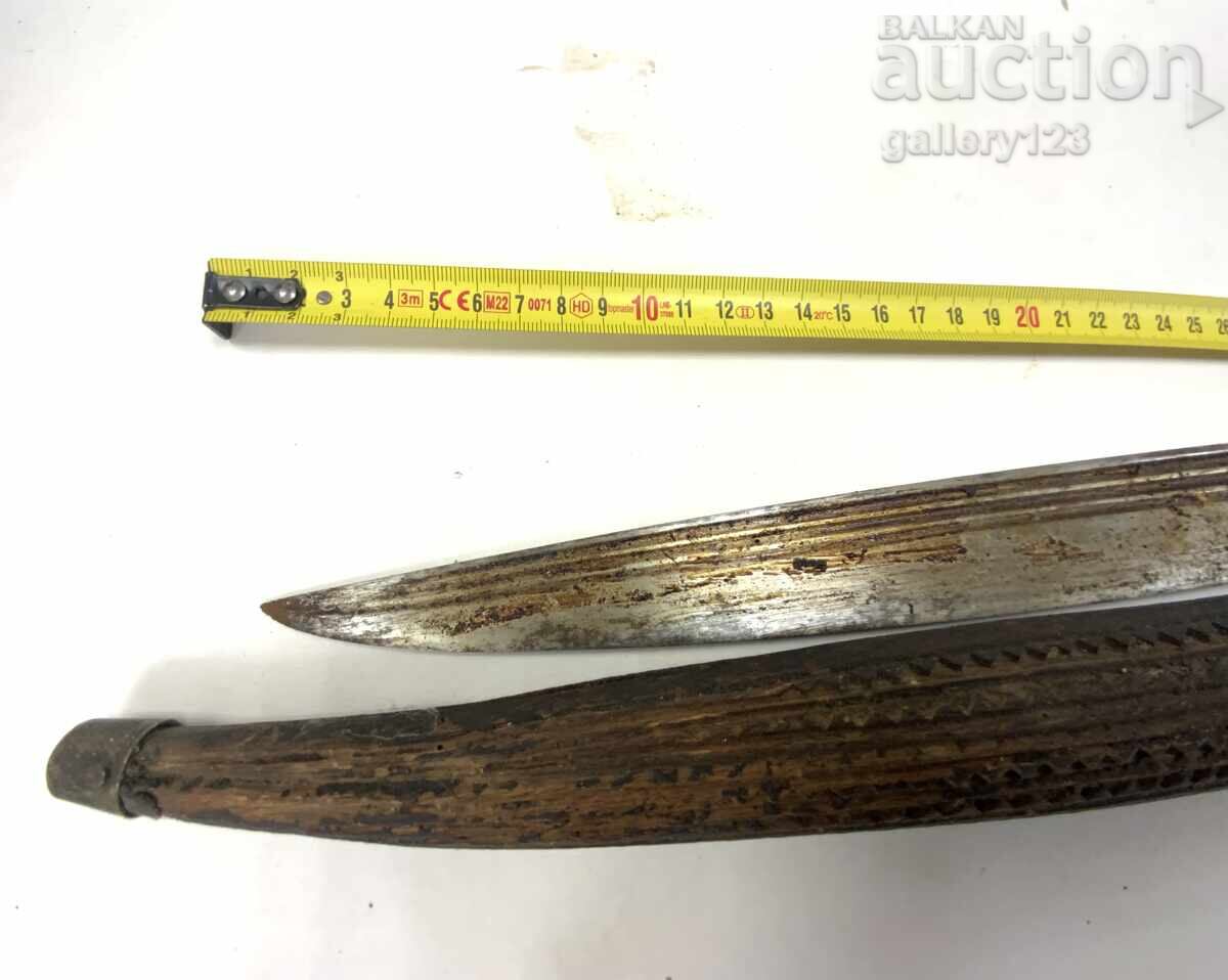 Auction  Renaissance Yataghan, Silver Mounts, Chased, Wooden Scabbard, Carved