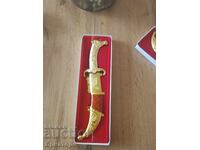 Cuțit suvenir frumos auriu No 2