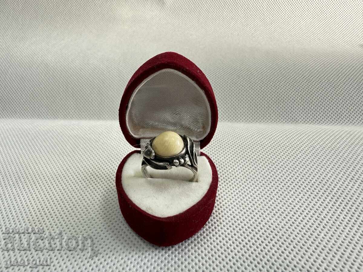 Немски сребърен пръстен с кост. №7683 с цена 55.00 лв. | € 28.12 Немски сребърен пръстен с кост. №7683 с цена 55.00 лв. | € 28.12