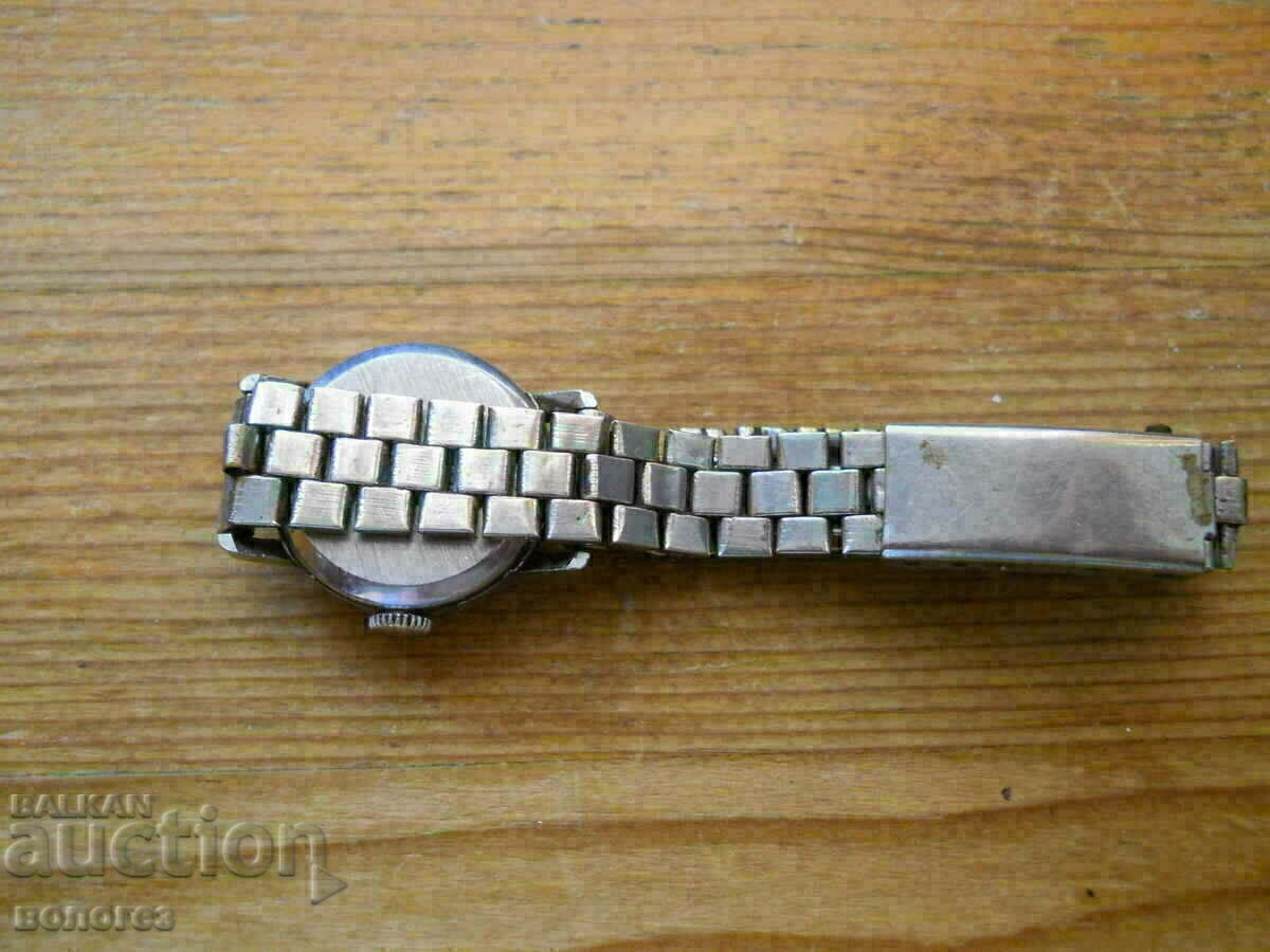 Аукцион Винтидж детски механичен часовник "Луч" - работи Аукцион Винтидж детски механичен часовник "Луч" - работи