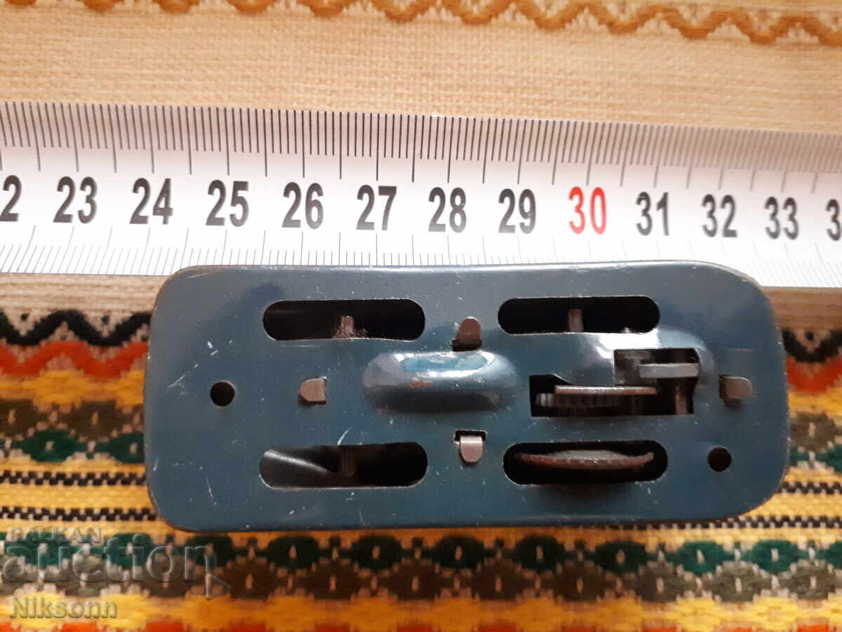 Аукцион количка от времето на соца, с механизъм за задвижване