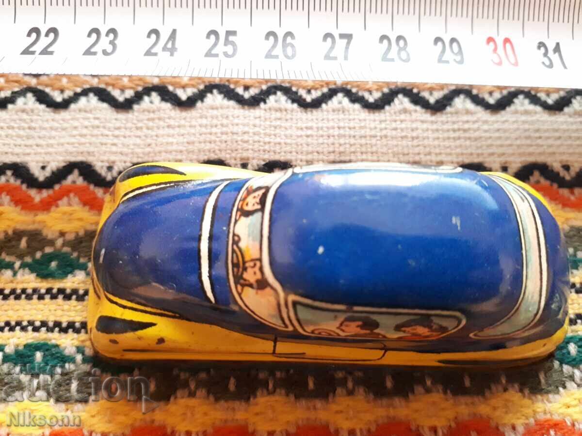 количка от времето на соца, с механизъм за задвижване