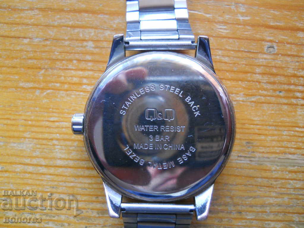 Auction Men's Quartz Watch "Q & Q" - Japan Auction Men's Quartz Watch "Q & Q" - Japan