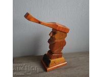 Vechi spărgător de nuci din lemn