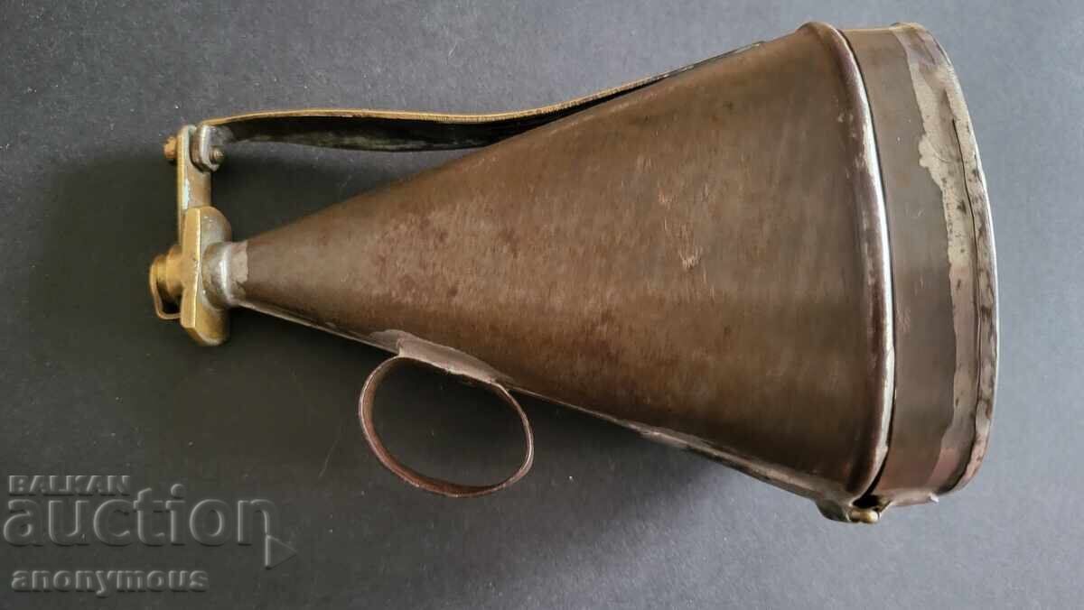 Delivery of Old Powder Horn, metal powder flask
