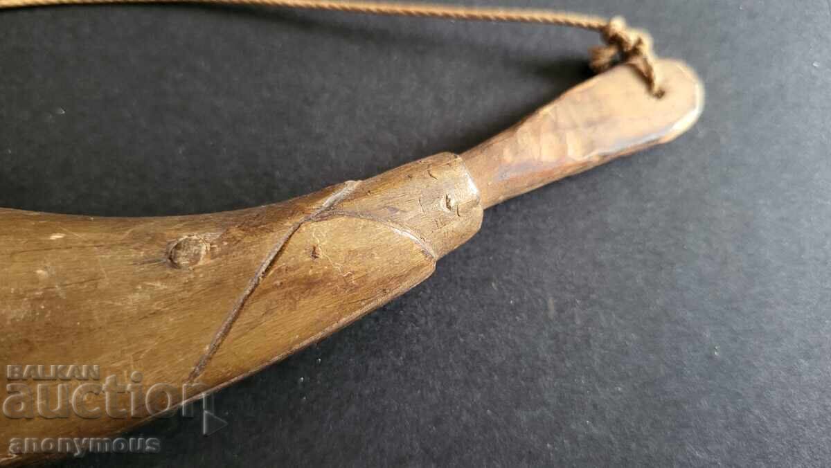 Auction  Powder Flask, powder horn