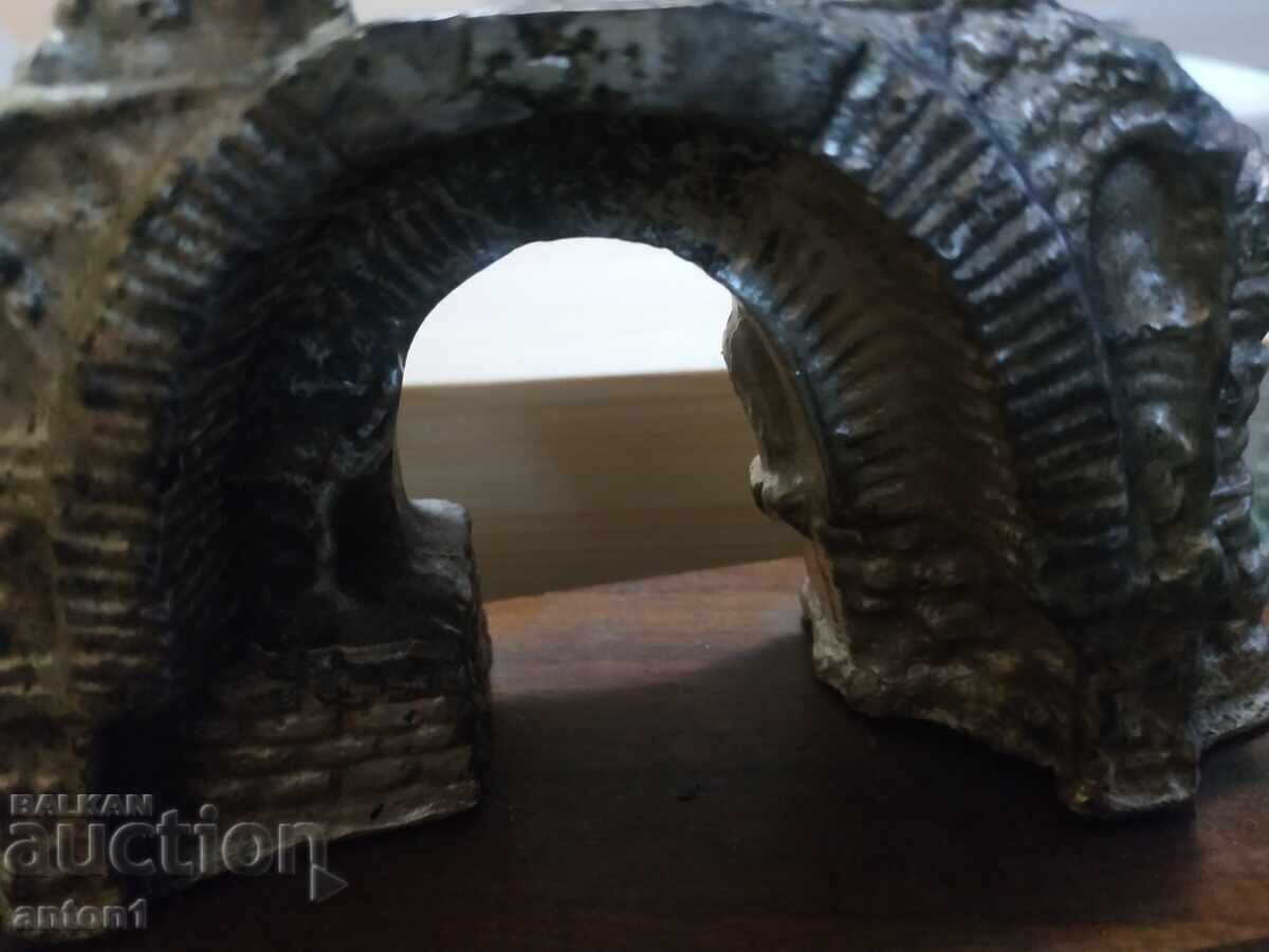 Хисар--древен и млад с цена € 1124.84 | 2200.00 лв.