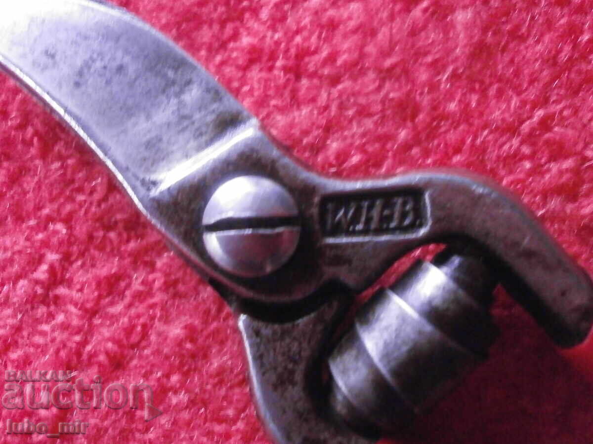 OLD MINI GRAPE HARVESTING SHEARS with price 20.00 BGN | € 10.23