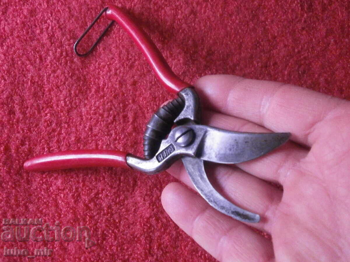 Delivery of OLD MINI GRAPE HARVESTING SHEARS